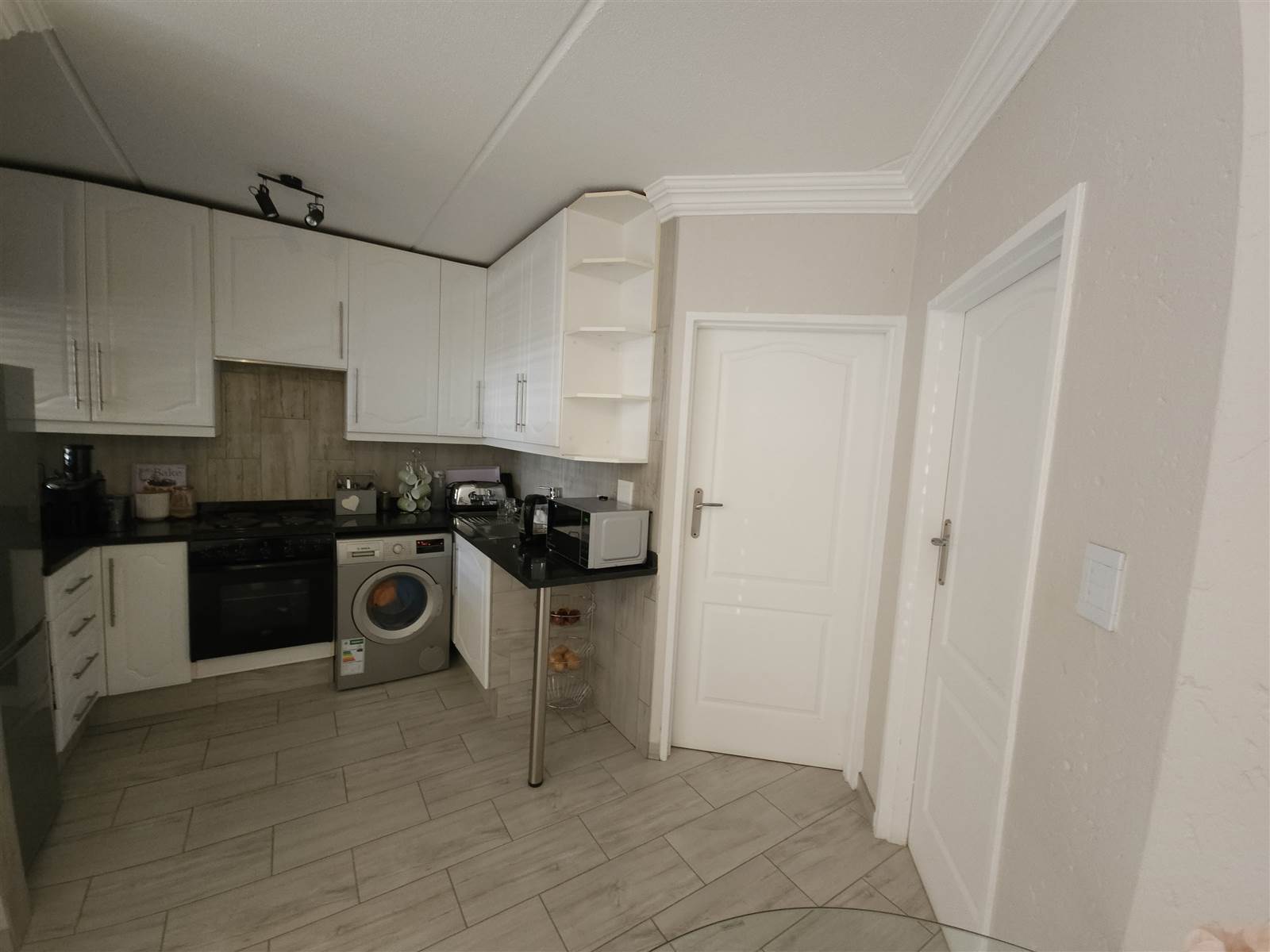 1 Bed Townhouse in Elton Hill photo number 5