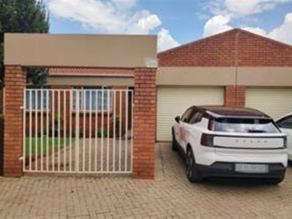 2 Bedroom Townhouse 2 Bedroom Townhouse