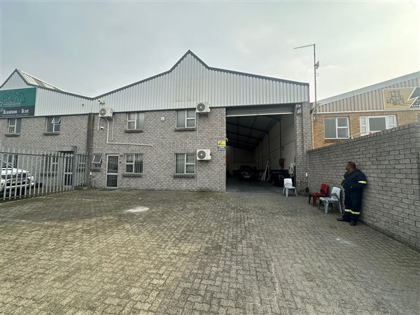 420  m² Industrial space