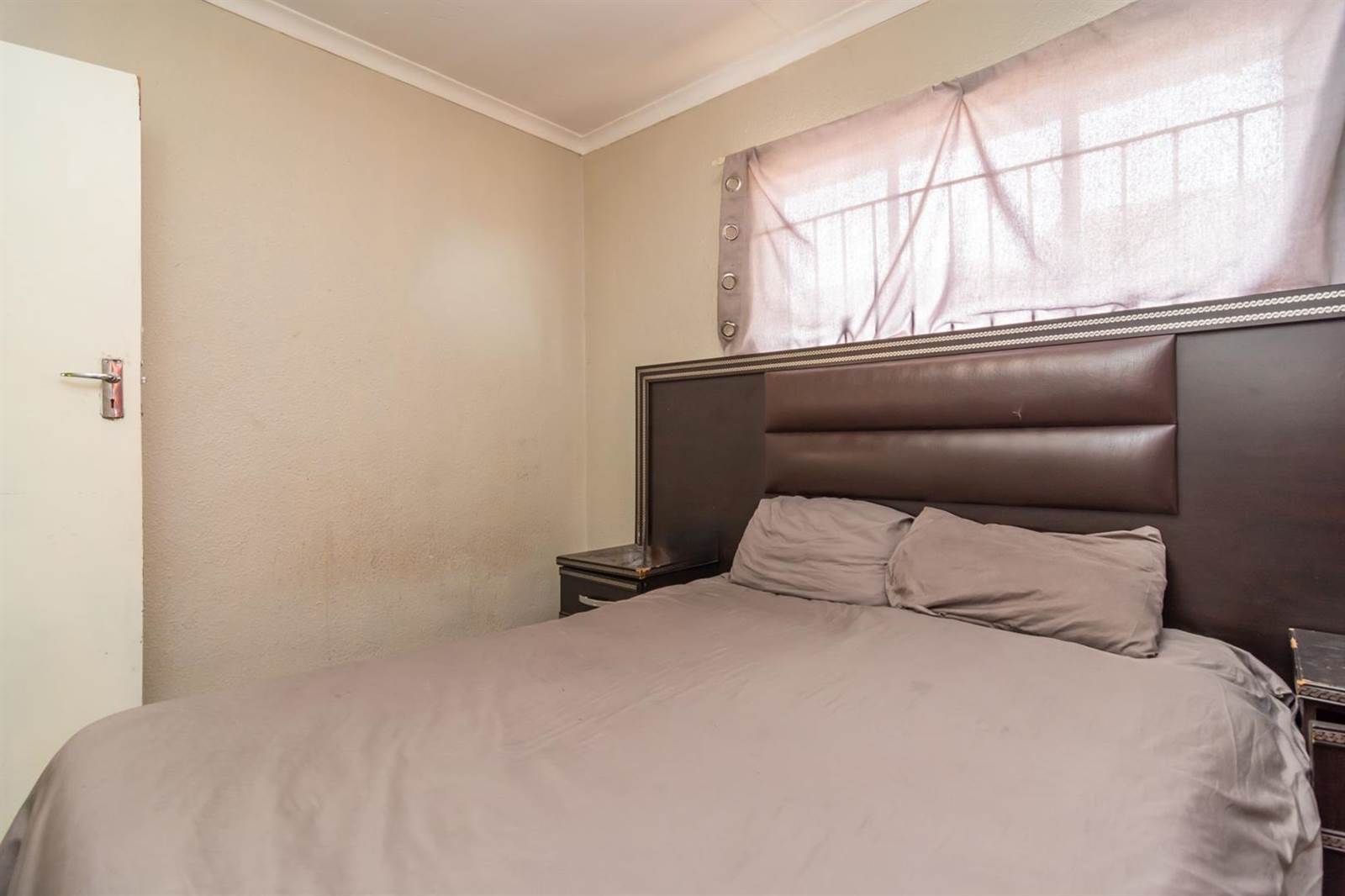 2 Bed House in Grobler Park photo number 9