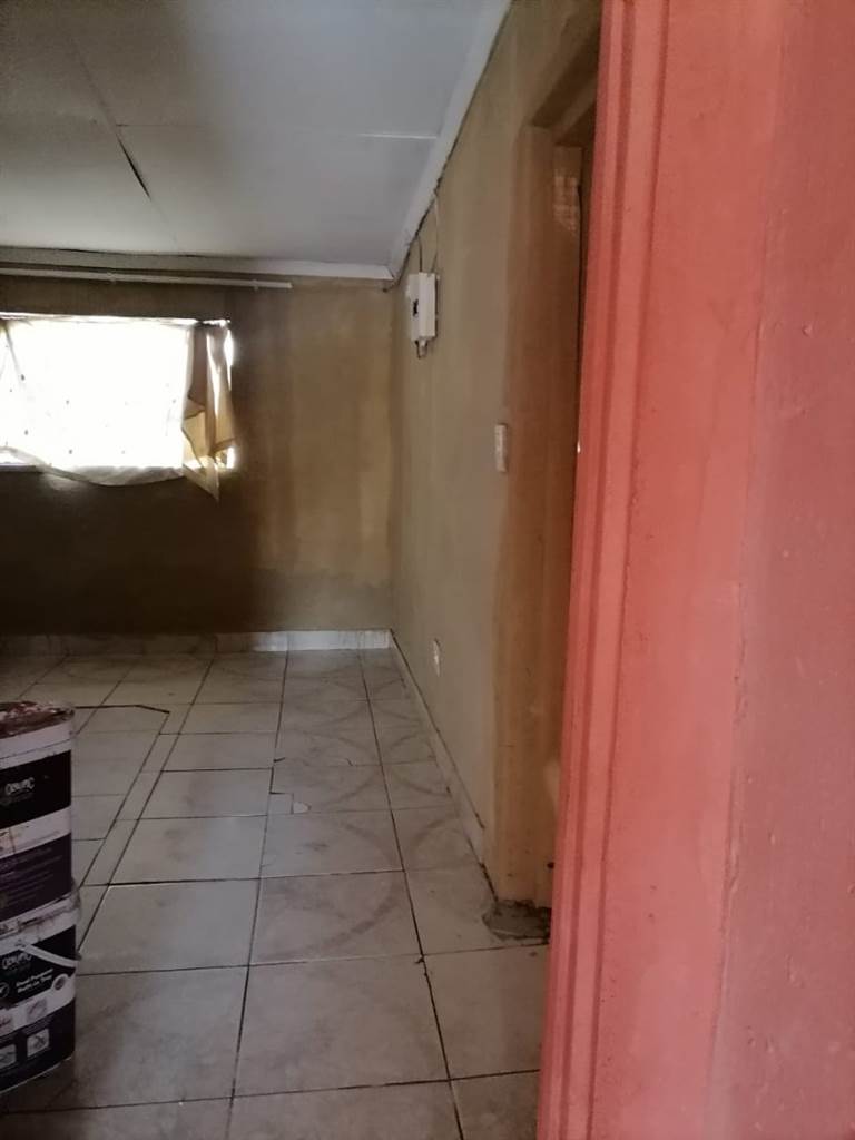 4 Bed House in Mabopane photo number 7