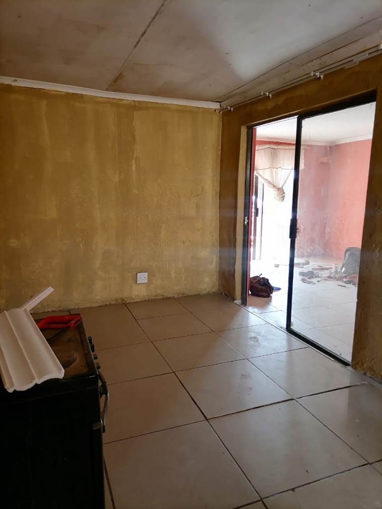 4 Bed House in Mabopane photo number 5