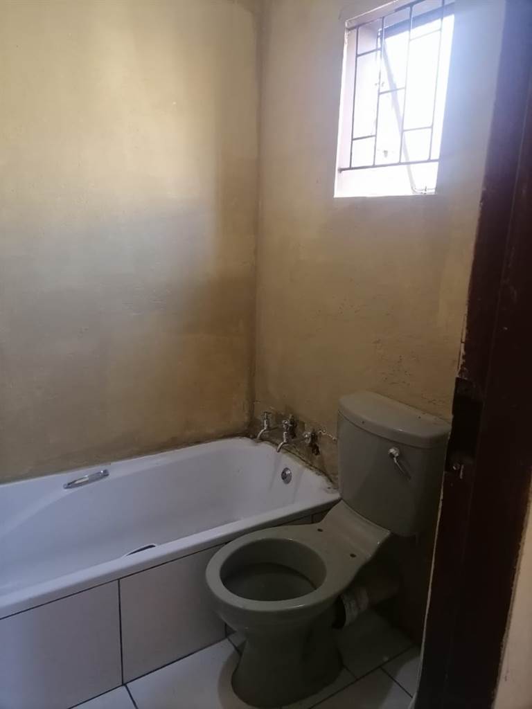 4 Bed House in Mabopane photo number 8