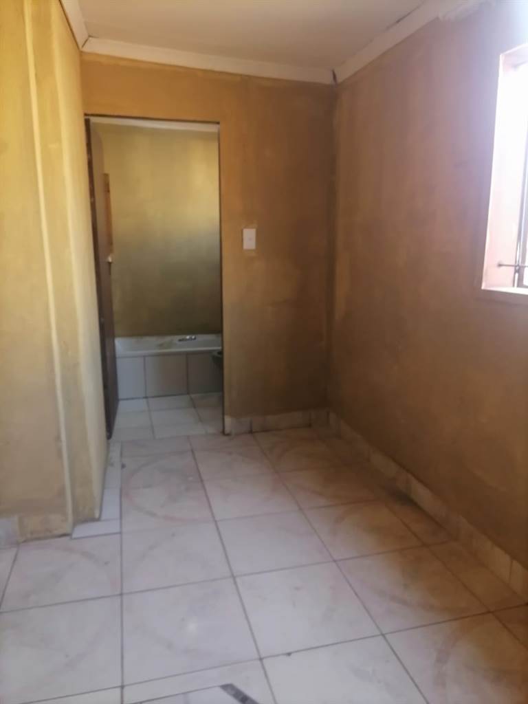 4 Bed House in Mabopane photo number 19