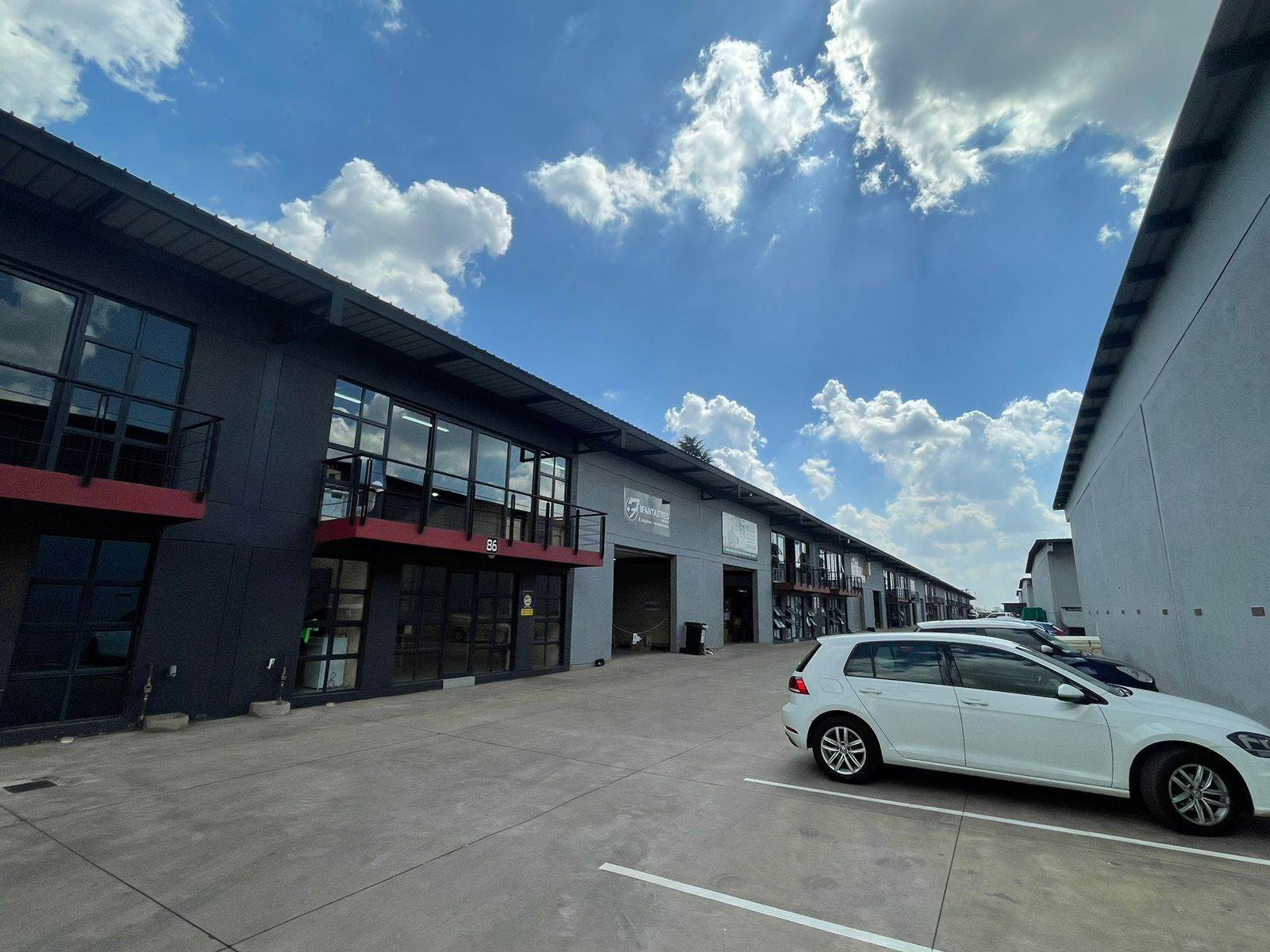 336  m² Industrial space in Pomona photo number 2