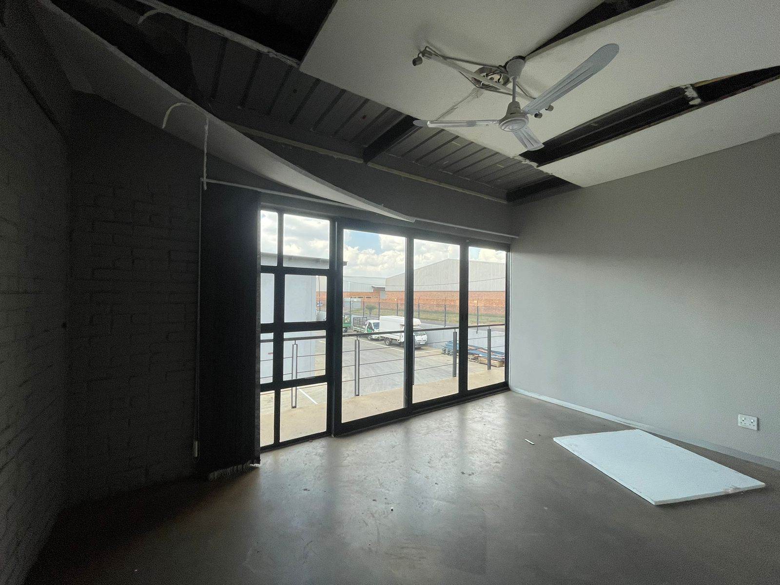 336  m² Industrial space in Pomona photo number 10