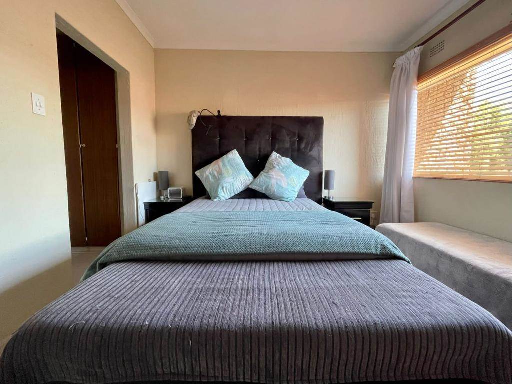 3 Bed Townhouse in Constantia Kloof photo number 8