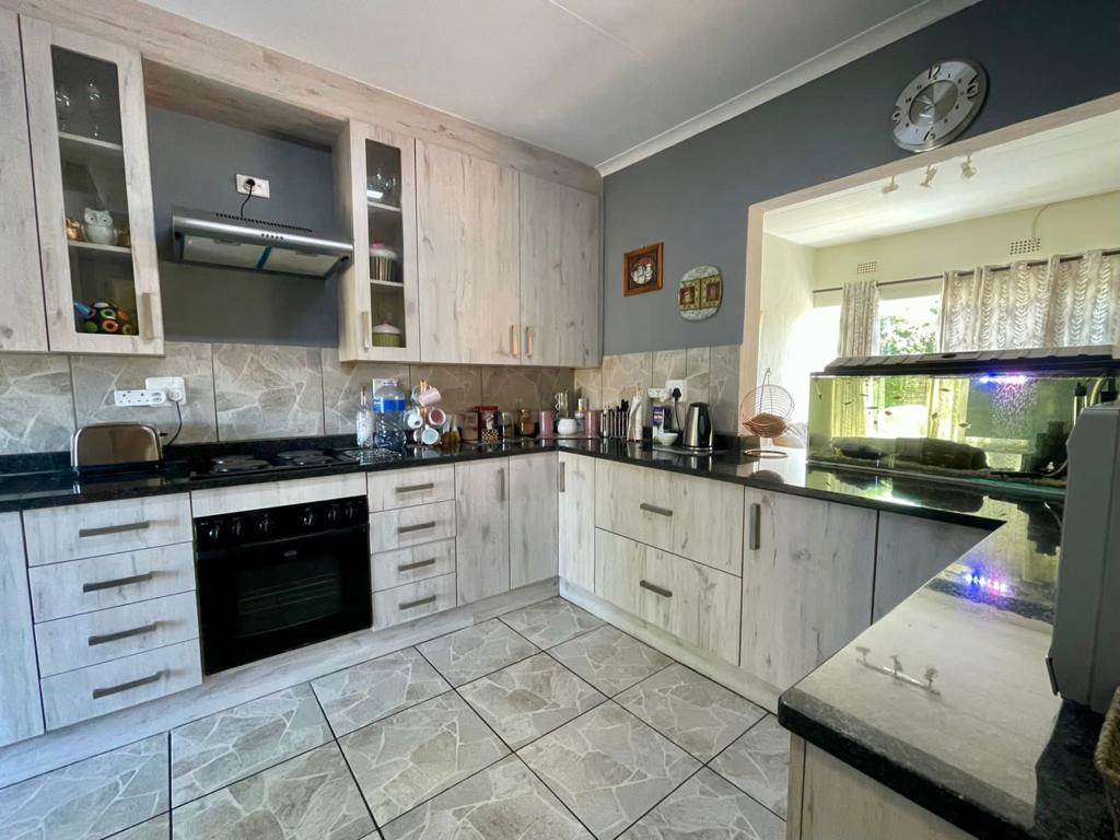 3 Bed Townhouse in Constantia Kloof photo number 1