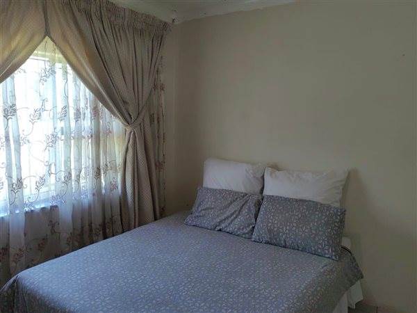 3 Bed House in Dobsonville photo number 11