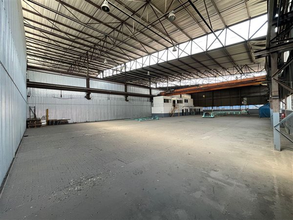 1 300  m² Industrial space