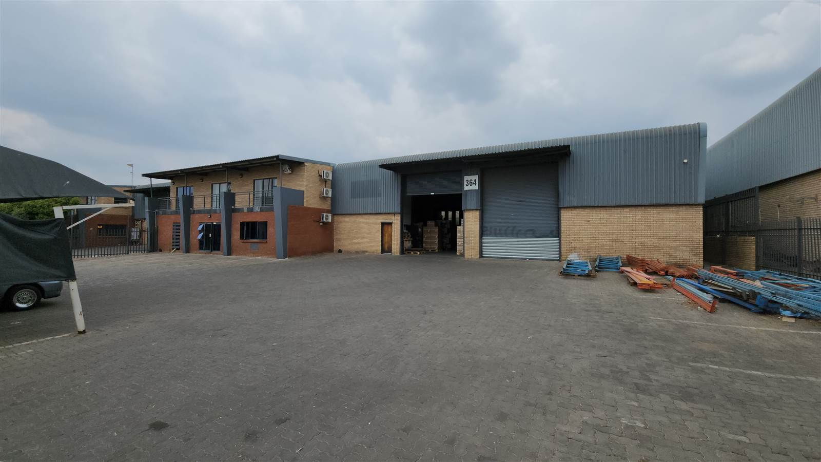 1607  m² Industrial space in North Riding photo number 1