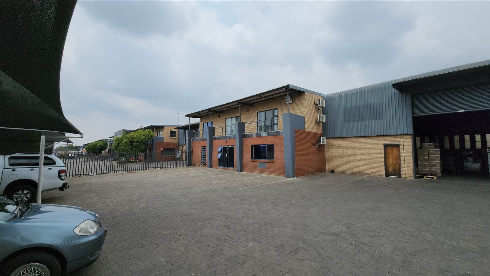 1607  m² Industrial space in North Riding photo number 5