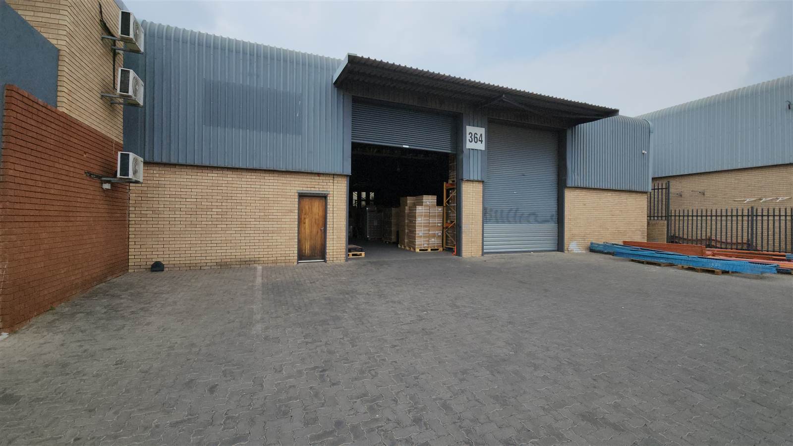 1607  m² Industrial space in North Riding photo number 4