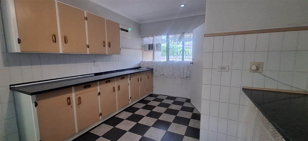 4 Bed House in Doonside photo number 4