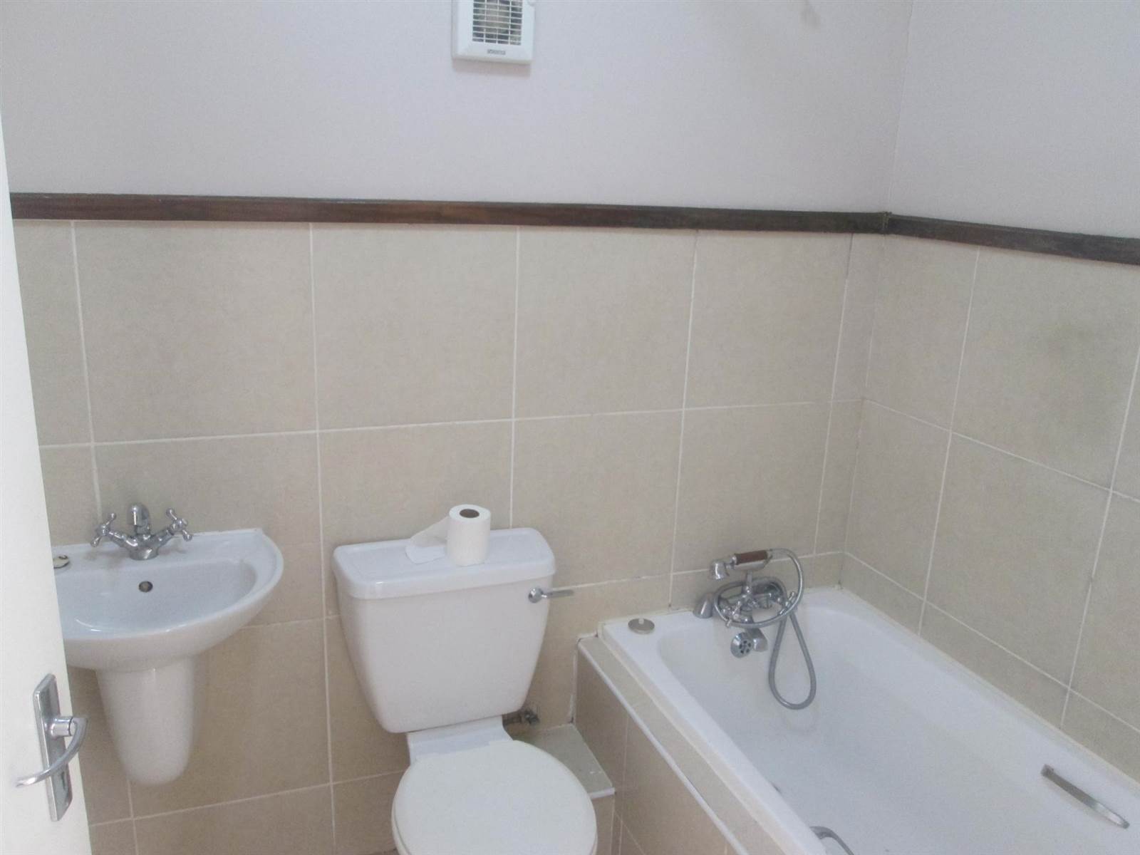 2 Bed Flat in Malmesbury photo number 7