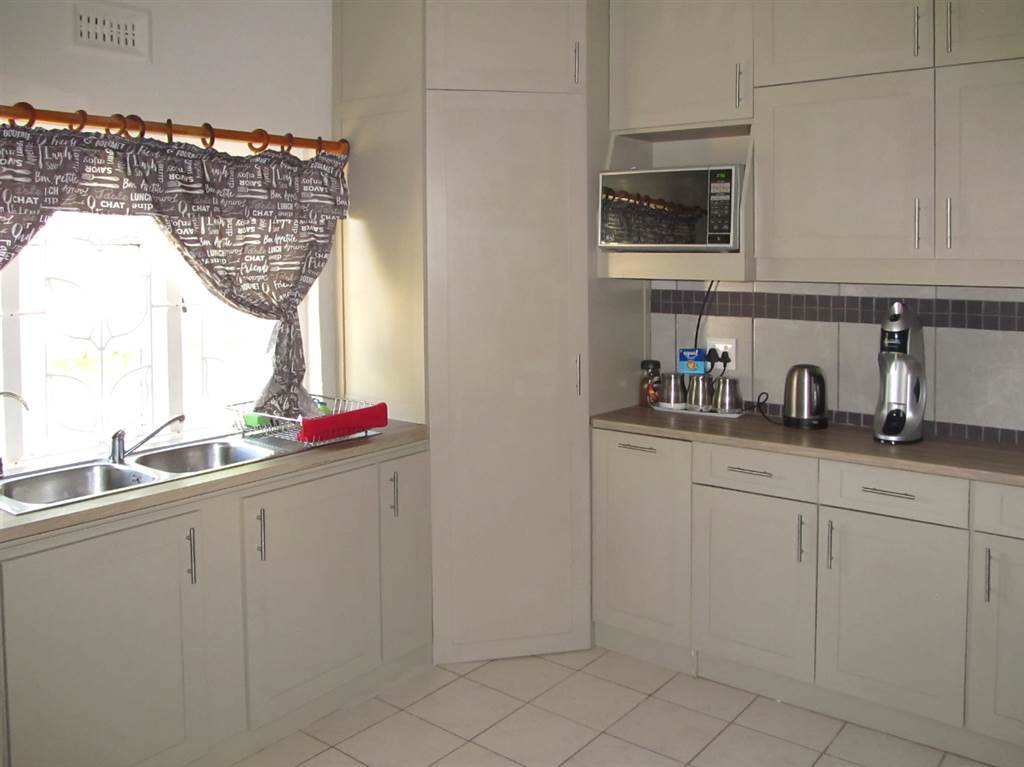 3 Bed House in Parow Valley photo number 8