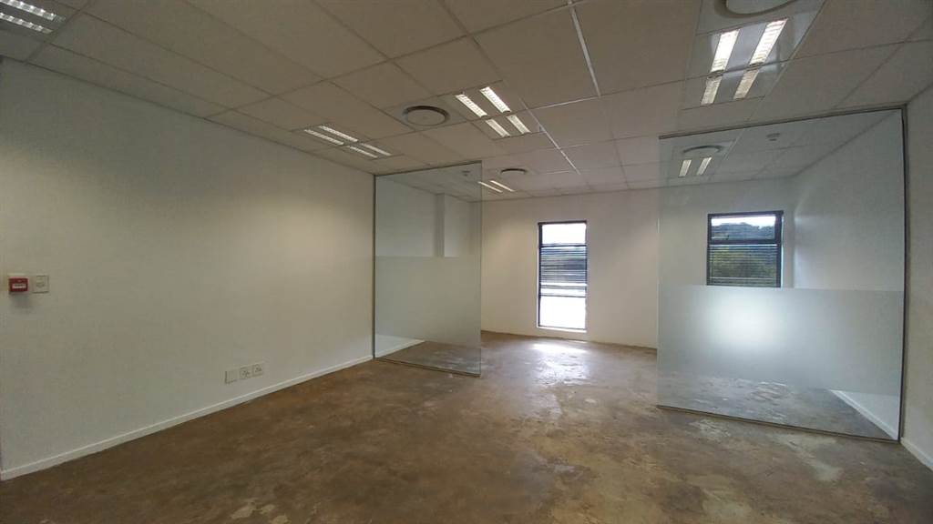 107  m² Commercial space in Lynnwood Manor photo number 8