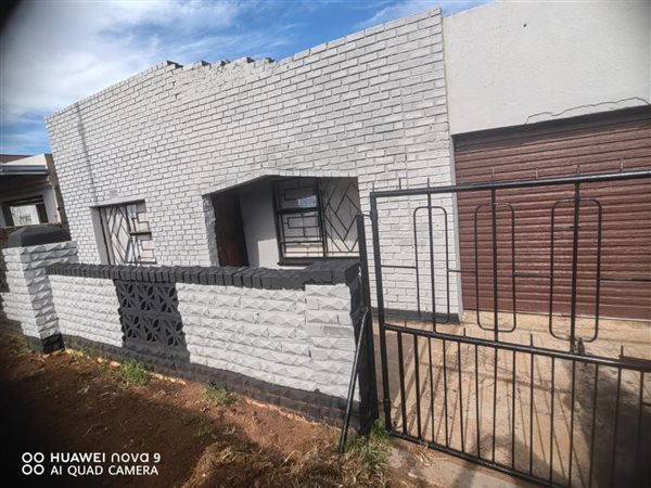 2 Bed House in Ap Khumalo
