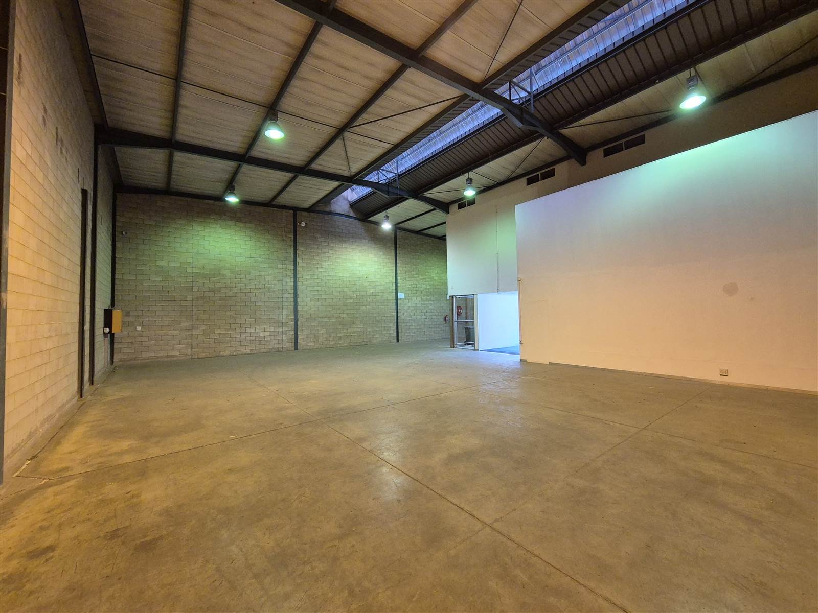 430  m² Industrial space in Linbro Park photo number 3