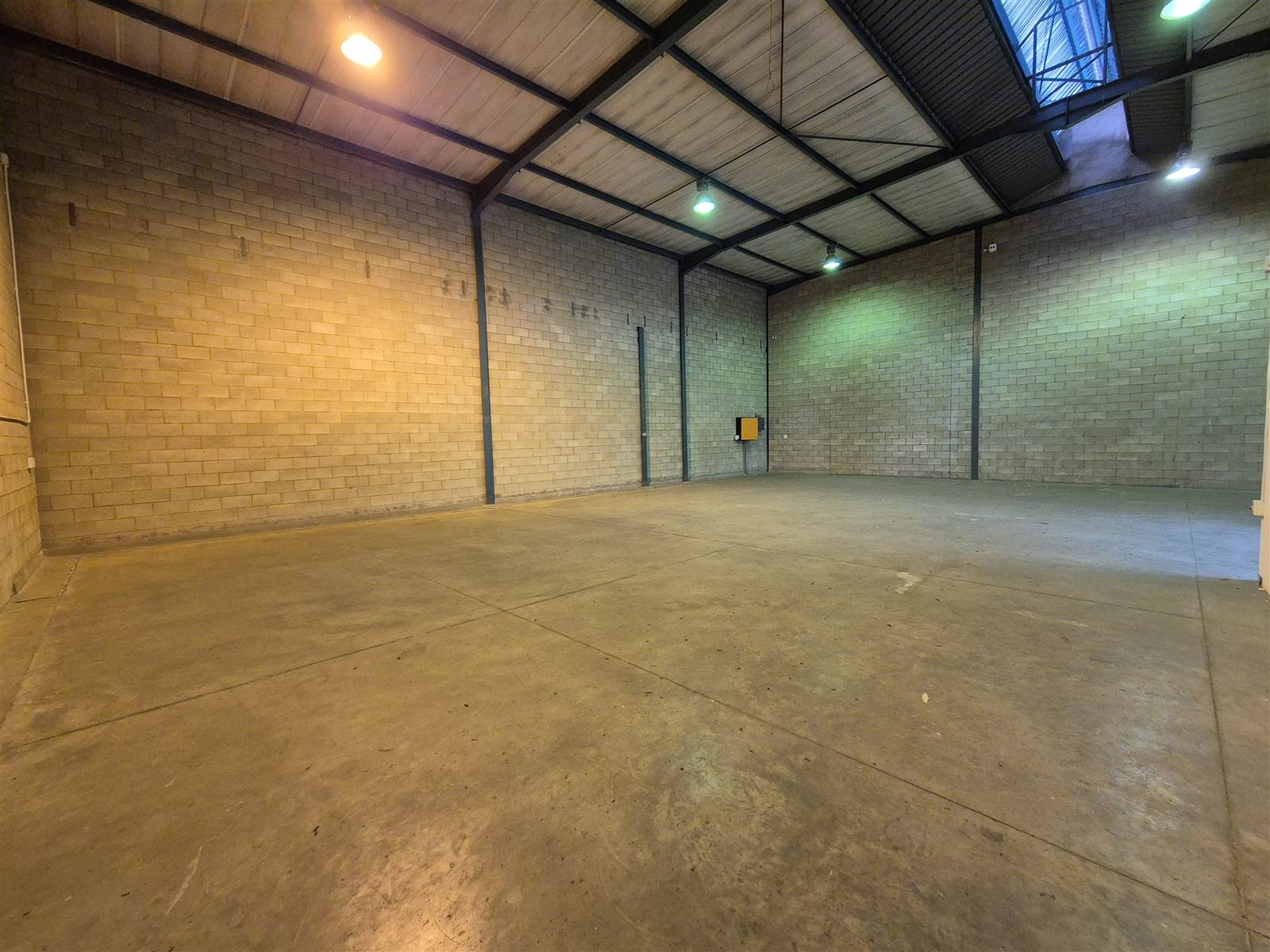 430  m² Industrial space in Linbro Park photo number 4