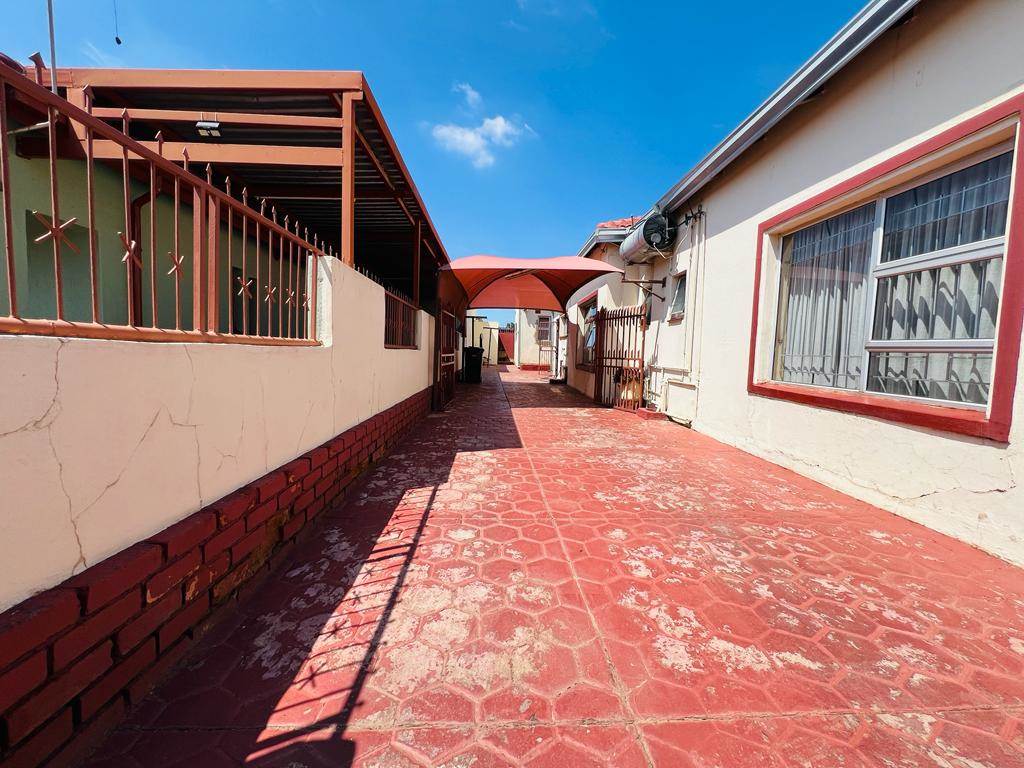 4 Bed House in Mamelodi photo number 25