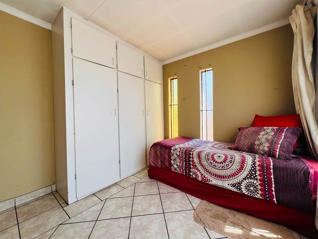 4 Bed House in Mamelodi photo number 12
