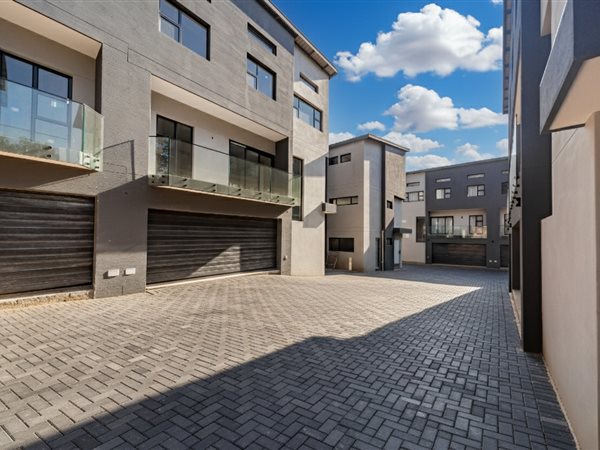 3 Bedroom Duplex 3 Bedroom Duplex