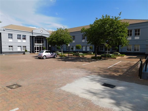 315  m² Commercial space in Illovo