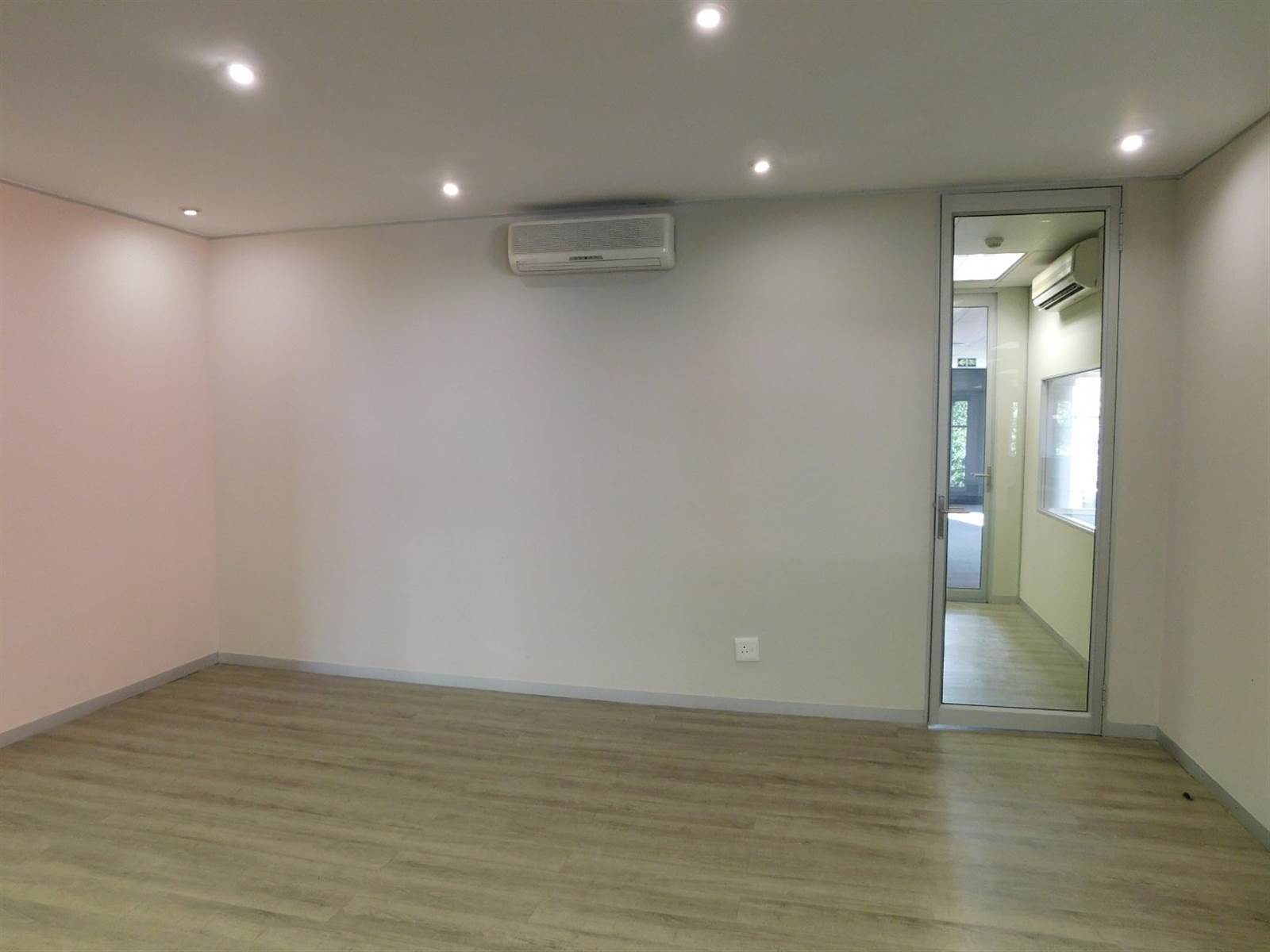 315  m² Commercial space in Illovo photo number 10