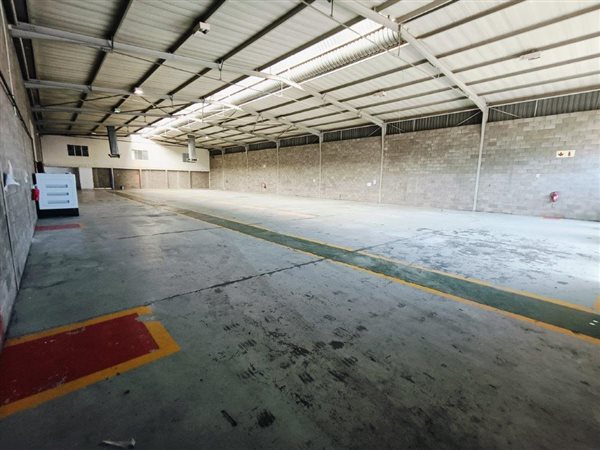 992  m² Industrial space