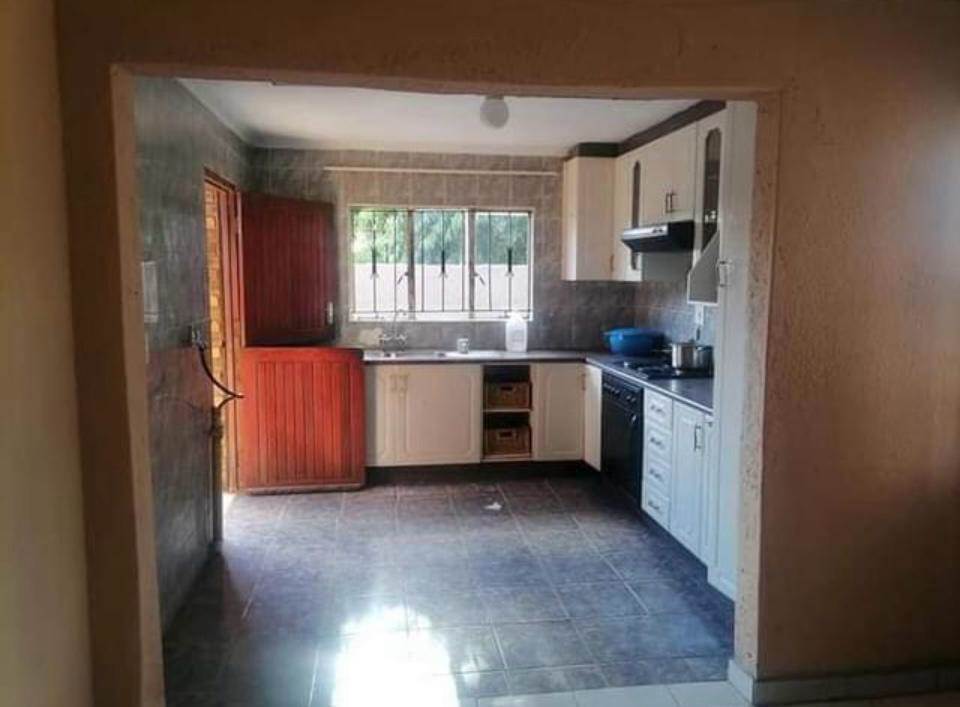 2 Bed House in Katlehong photo number 16