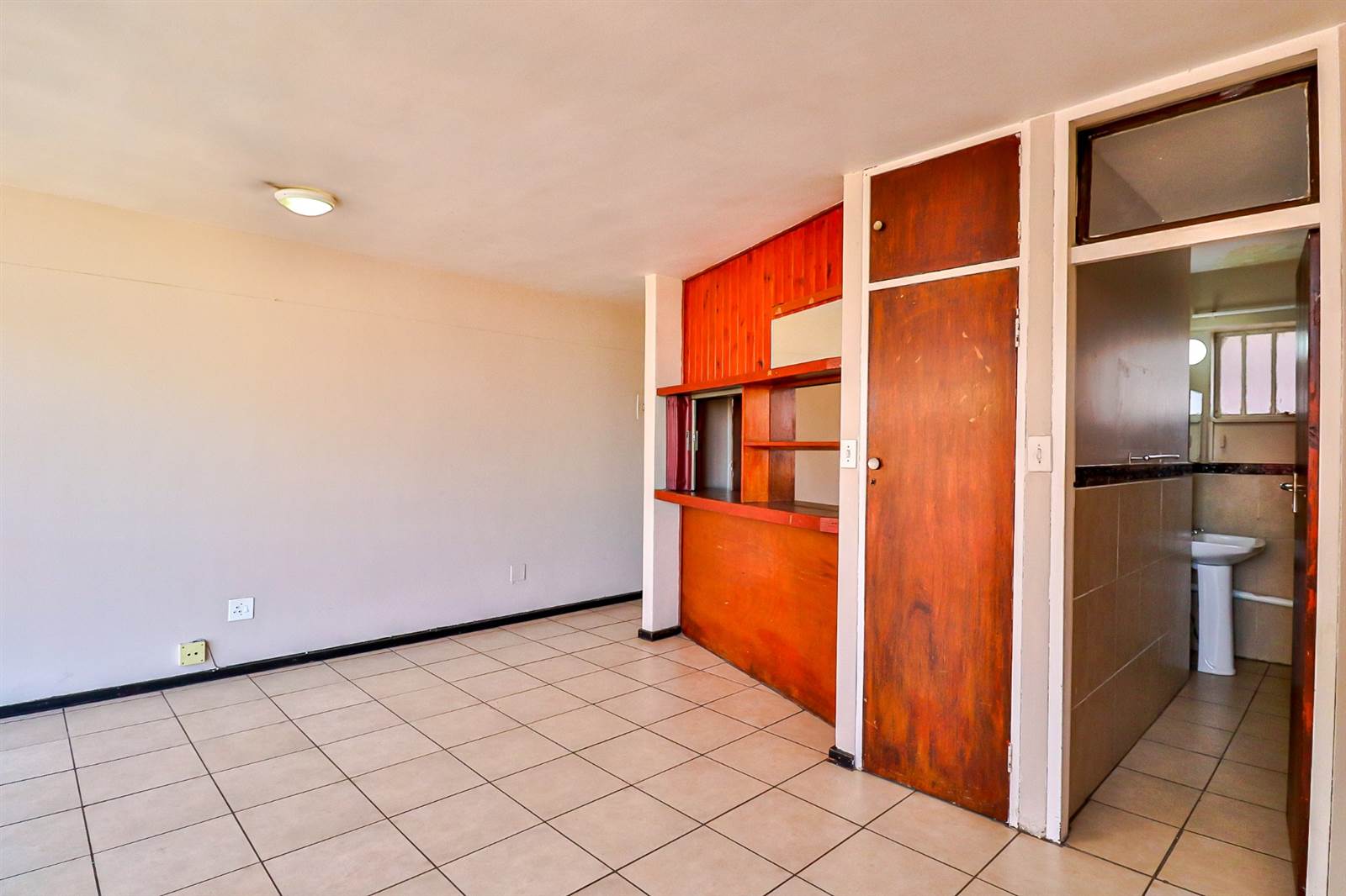 Bachelor apartment in Braamfontein photo number 3