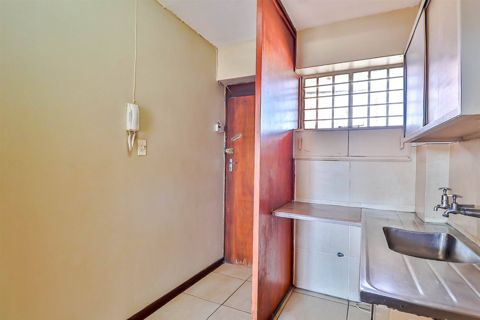 Bachelor apartment in Braamfontein photo number 2