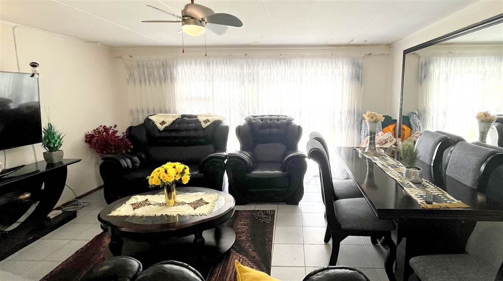 3 Bed Townhouse in Polokwane Central photo number 7