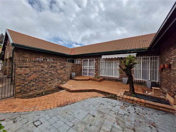 3 Bedroom Simplex 3 Bedroom Simplex