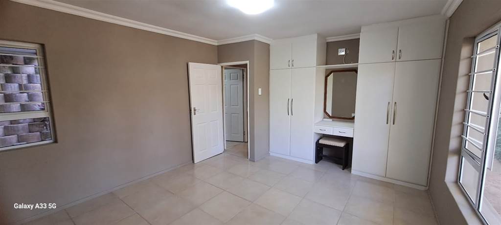 4 Bed House in Illovo Glen photo number 25