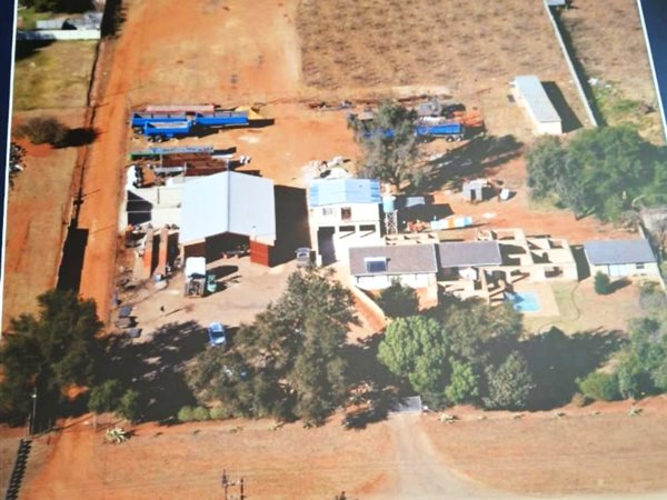 1.7 ha Smallholding 1.7 ha Smallholding
