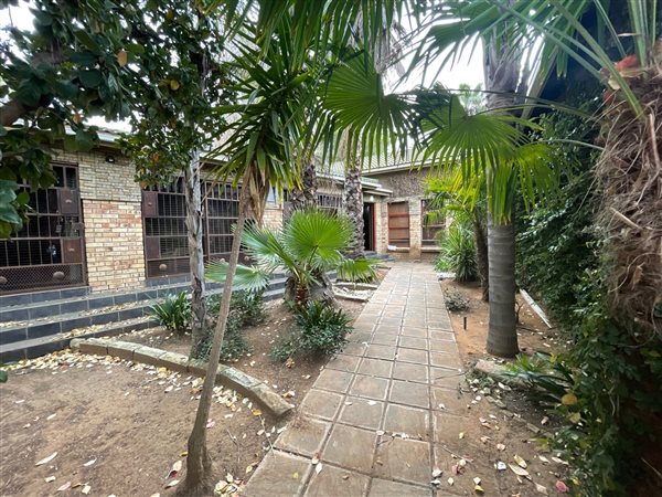 4 Bedroom House 4 Bedroom House