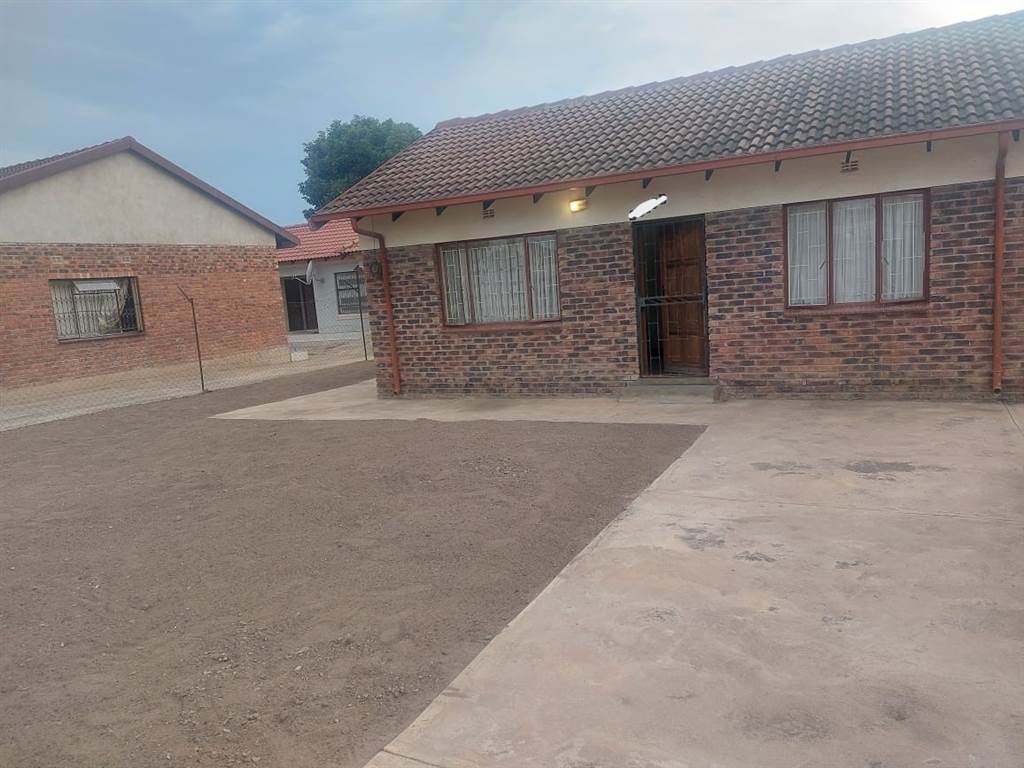 2 Bed House in Tzaneen photo number 2