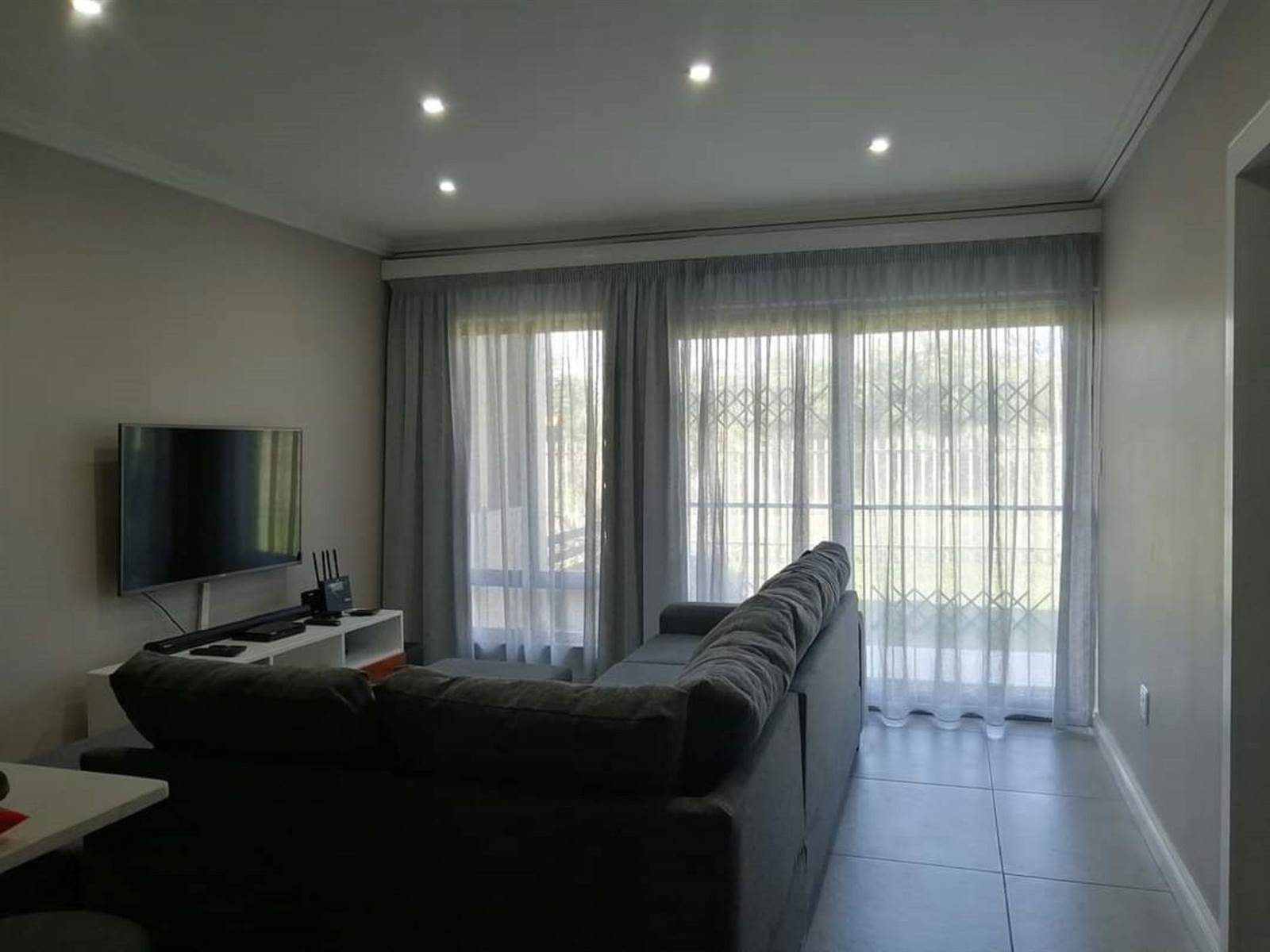 3 Bed Apartment in Scottburgh South photo number 7