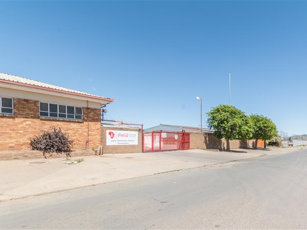 4 869  m² Industrial space