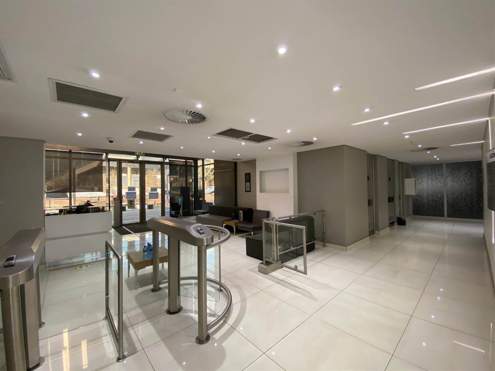 697  m² Office Space in Centurion CBD photo number 4