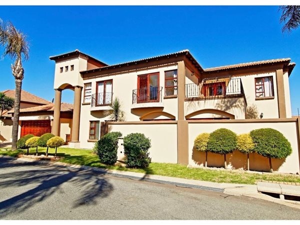 4 Bedroom House 4 Bedroom House