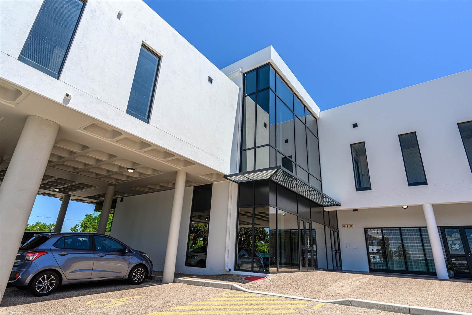 123  m² Commercial space in Durbanville Central photo number 1