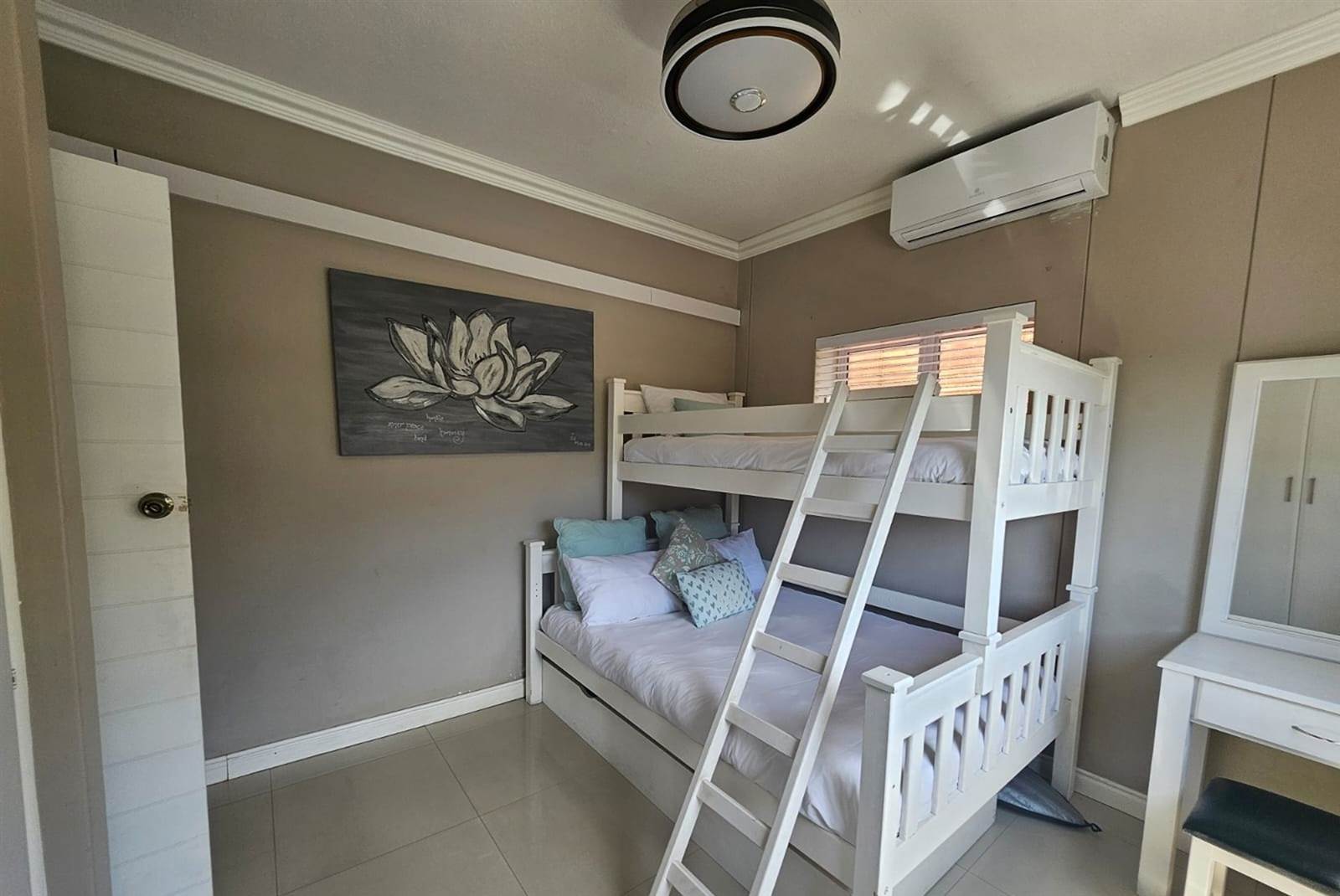 2 Bed Apartment in Umdloti Beach photo number 14