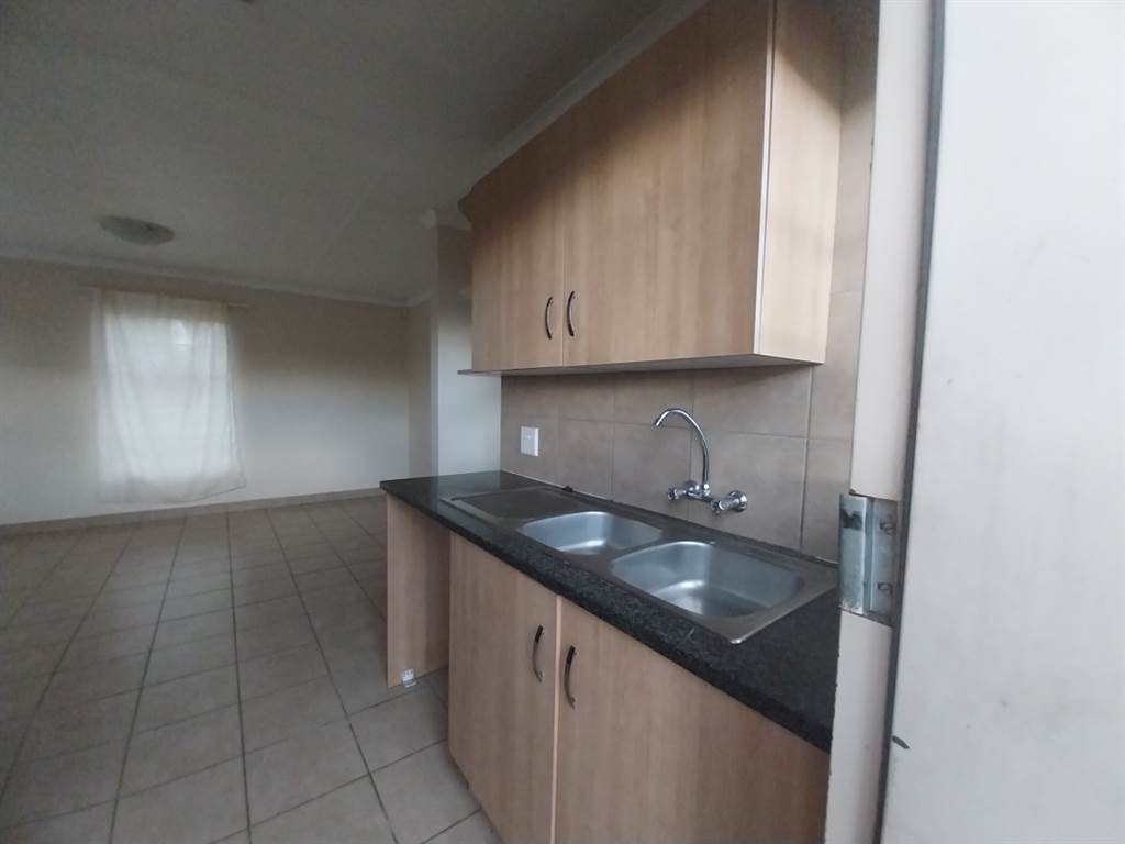 2 Bed House in Olievenhoutbosch photo number 24