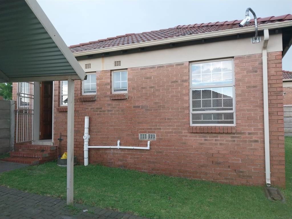 2 Bed House in Olievenhoutbosch photo number 30