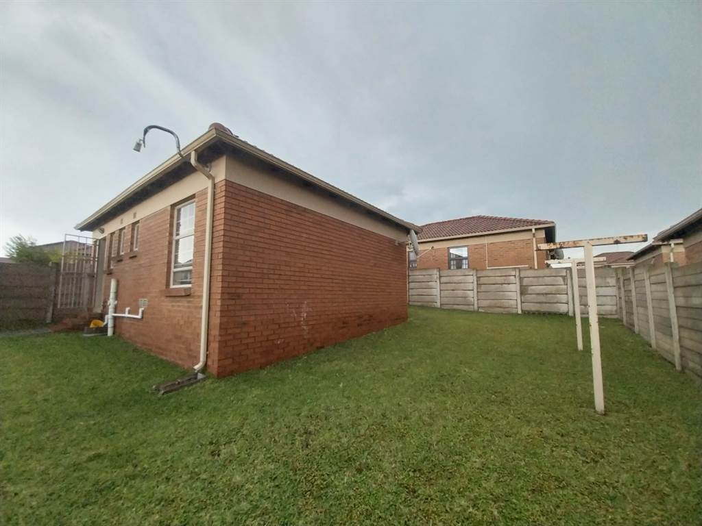 2 Bed House in Olievenhoutbosch photo number 28