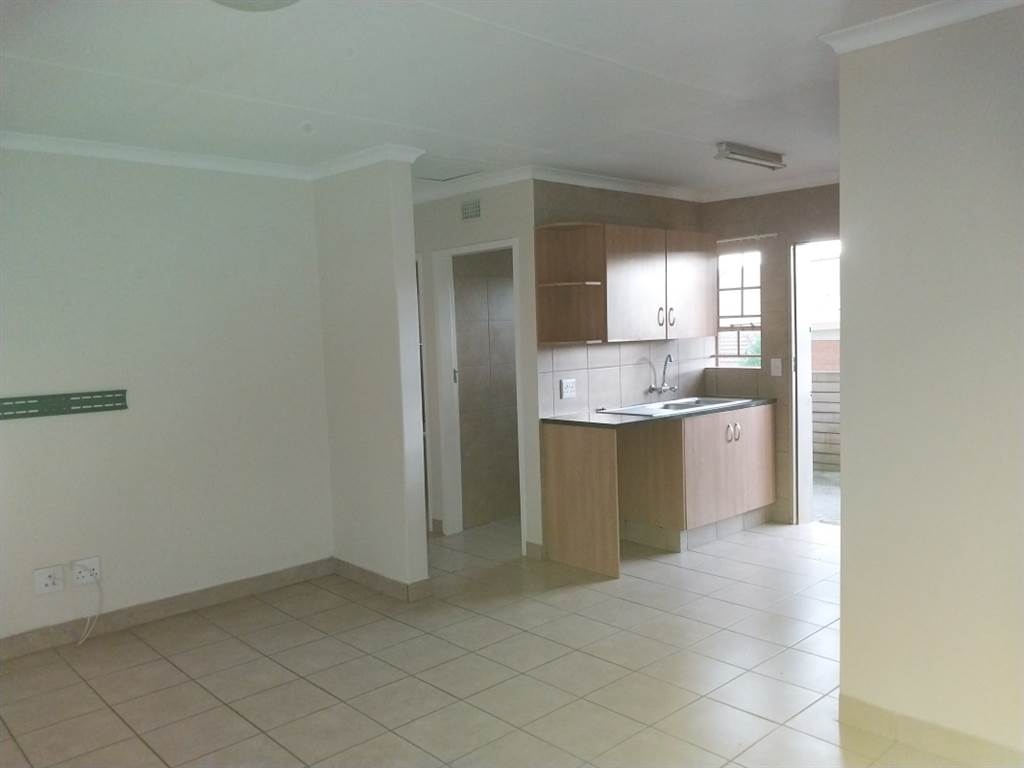 2 Bed House in Olievenhoutbosch photo number 19