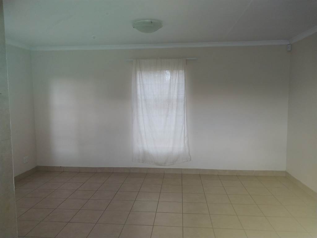 3 Bed House in Olievenhoutbosch photo number 18